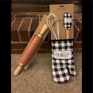 Rea Dunn family baking set.